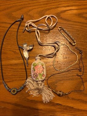 Vintage lot of jewelry
